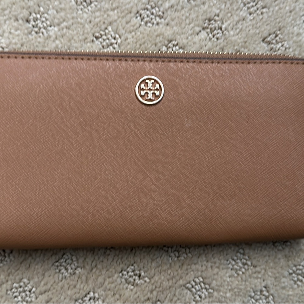 Tory burch full zip wallet